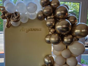 Ballonnendecoratie met achtergrond