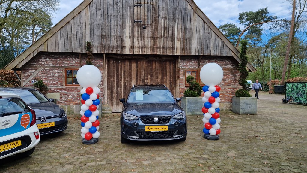 Ballonnenzuil middel circa 225cm hoog foto