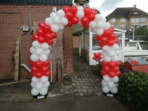 Ballonnen boog dubbel of meer gestapeld foto