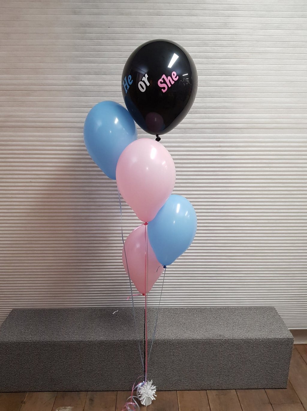 Gender reveal ballon tros he or she foto