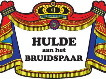 kroonschild hulde aan het bruidspaar