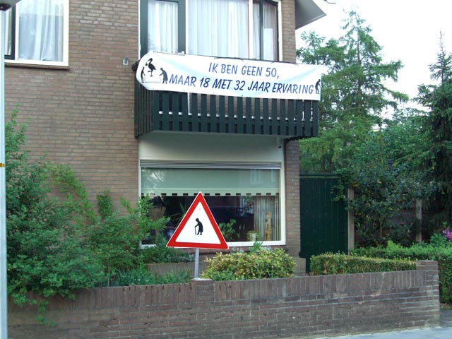 schuifelen Rood Huiskamer Stef-Verhuur te Enschede :: Spandoek 'geen 50'