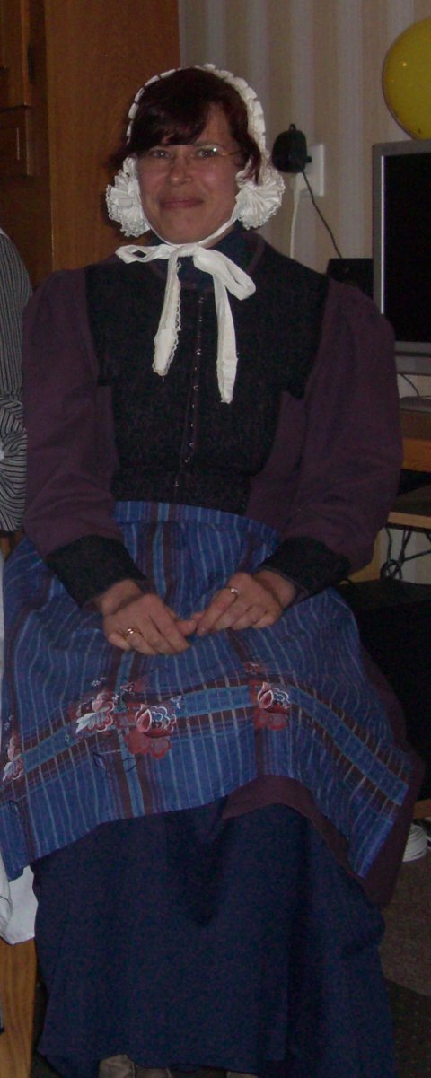 Sarah kleding -jurk met knipmuts foto